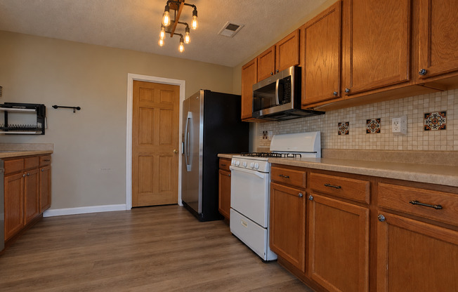 Cozy 3 Bedroom 2.5 Bathroom Home In Ventana Ranch!