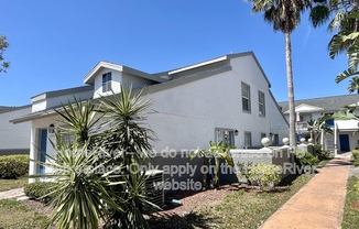 8517 LINCOLN CV DR