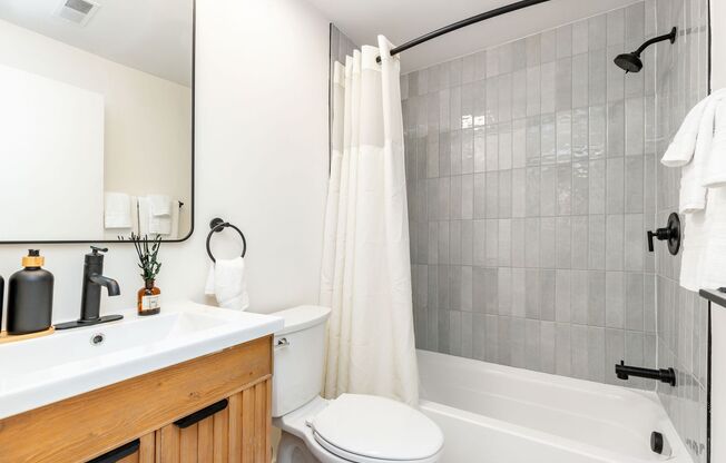 2 beds, 1 bath, 729 sqft, $2,016, Unit A-302