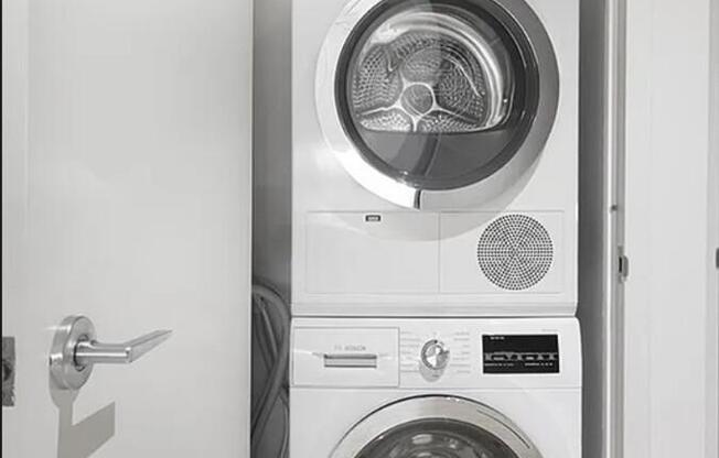 3 beds, 2 baths, $8,250, Unit 8D