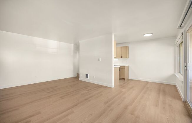 2 beds, 1 bath, 765 sqft, $1,895, Unit Unit 14