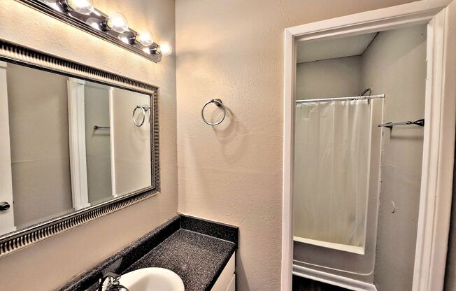 2 beds, 1.5 baths, 1,044 sqft, $950, Unit 6A