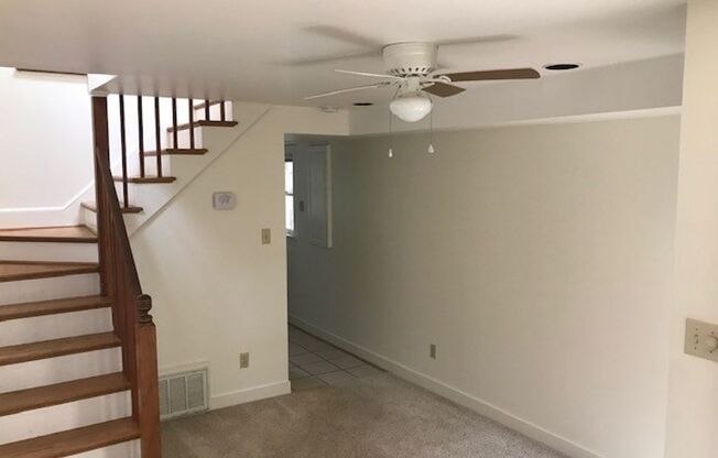 1 bed, 1 bath, $1,025, Unit B