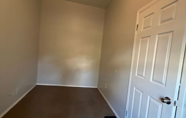 16102 Parkgrove