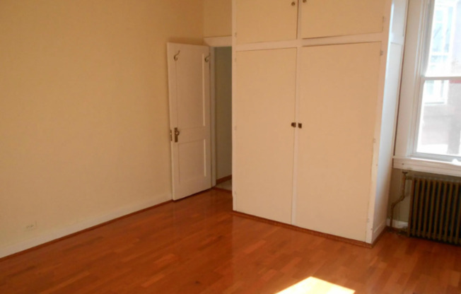 3 BR 2 BA Townhome in the heart of Canton!