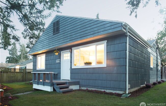 4 Bed 3 Bath SFR Fully Fenced Home in Shoreline