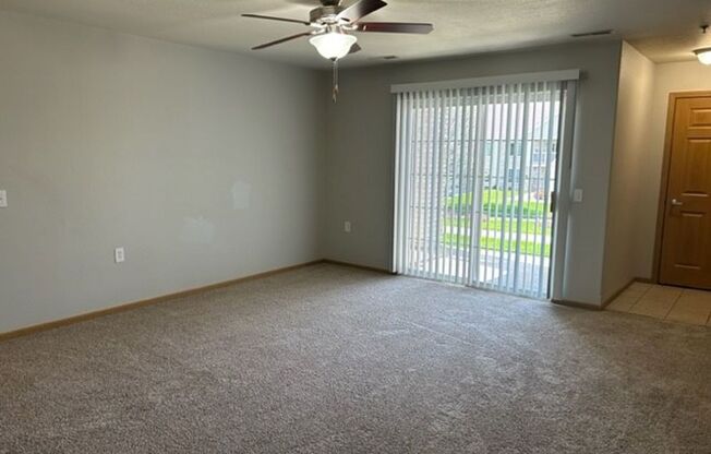 1 bed, 1 bath, 990 sqft, $1,460, Unit 33481