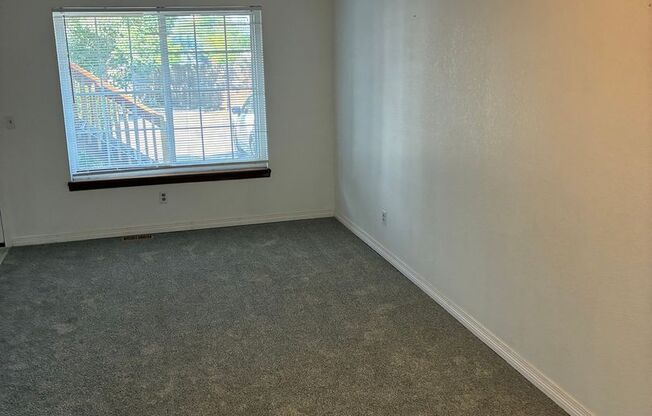 Charming 1 Bedroom, 1 Bathroom Available Immediately!