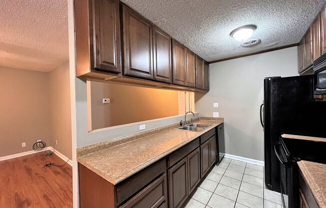 2 beds, 2 baths, $1,600, Unit Apt. 1