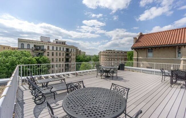 1 bed, 1 bath, 440 sqft, $2,100, Unit 105