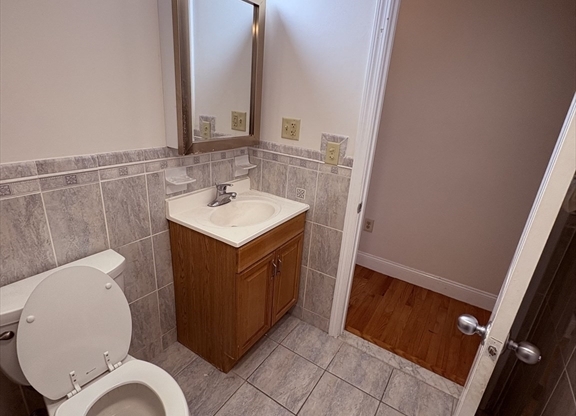 3 beds, 2 baths, 1,110 sqft, $5,100, Unit 30