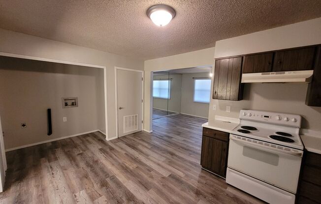 $850 - 2 bedroom/ 1 bathroom - Duplex accepting housing vouchers