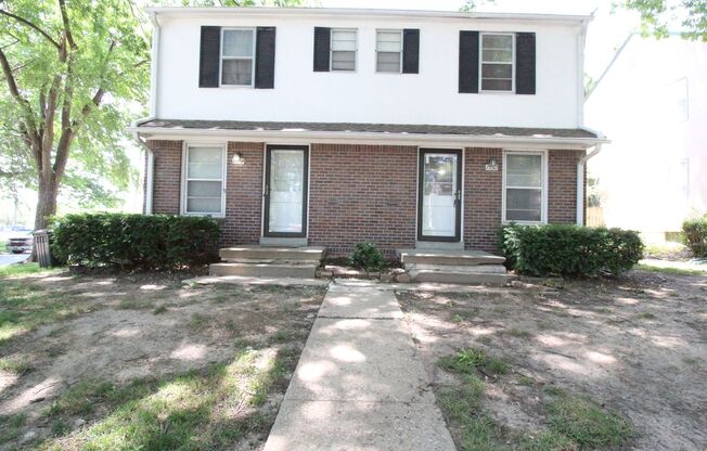 2 beds, 1 bath, $1,250, Unit 7552 WYOMING --