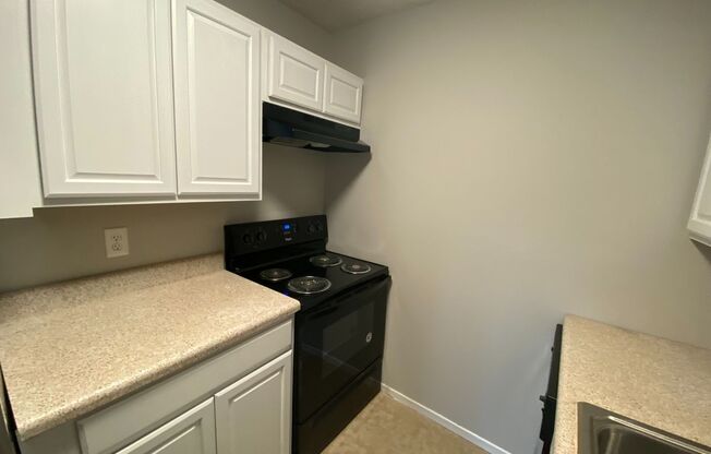 2 beds, 1 bath, 1,000 sqft, $1,365, Unit 11