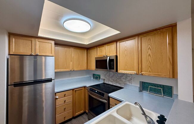 Beautiful 2 bed, 1.5 bath Condo located in Edmonds $2500/mo.