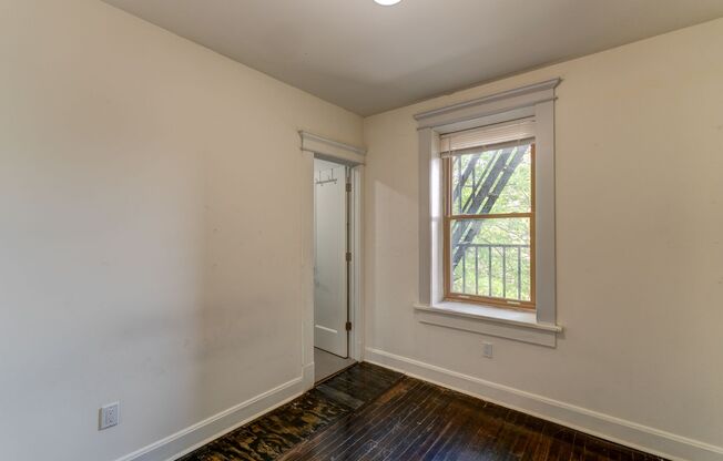 3 beds, 2 baths, 736 sqft, $2,695, Unit 36