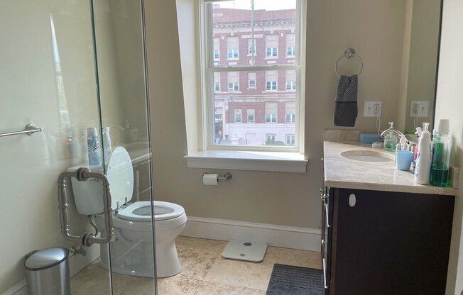 3 beds, 2 baths, 1,477 sqft, $5,200, Unit 3