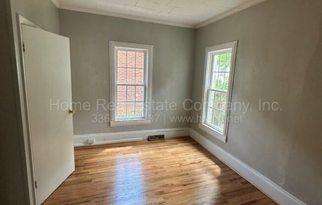 2 beds, 1 bath, $1,295