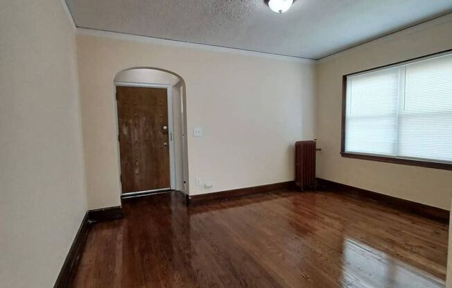 1 bed, 1 bath, 700 sqft, $775