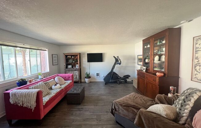 3 beds, 1 bath, $2,395