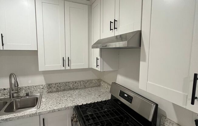 425-431 N. Holliston