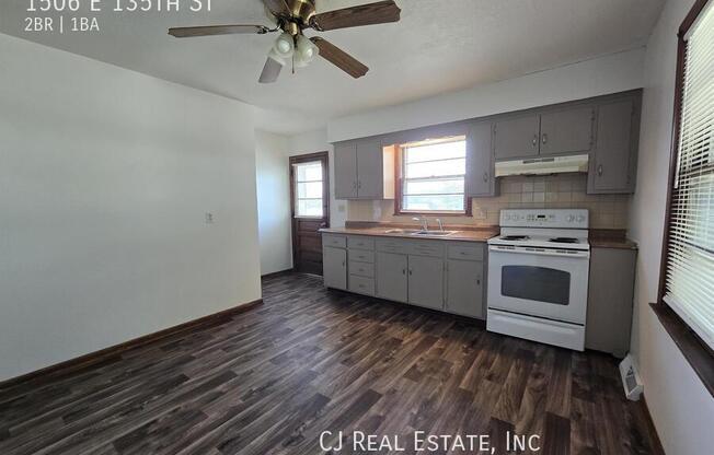 1506 E 135 ST