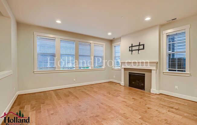 Gorgeous 4-Bedroom Home Near Nike & Intel – Prime Location & Natural Light!