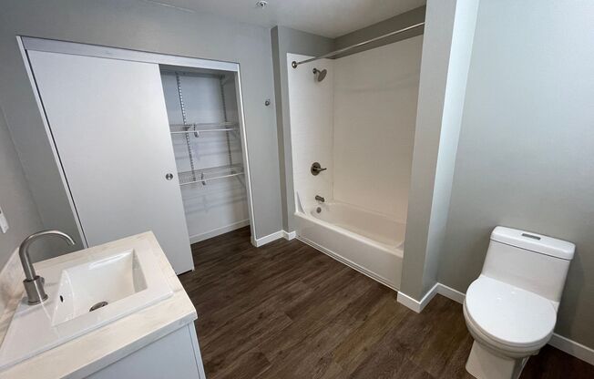 Studio, 1 bath, 188 sqft, $1,900, Unit 434-402