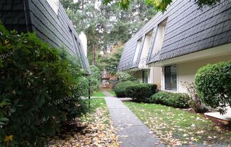 Super-Cute Updated 2-Bedroom Condo in Lovely Kirkland Community!!