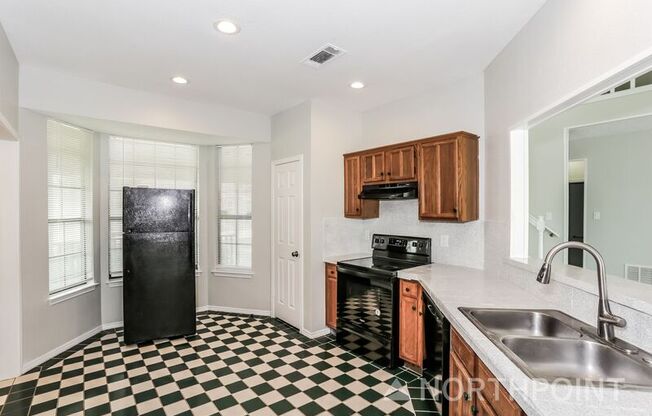 2313 ROANOKE CIR