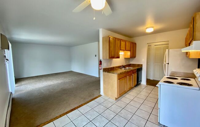 2 beds, 1 bath, 900 sqft, $1,295, Unit 21