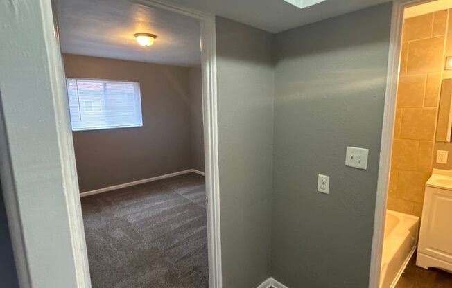 2 beds, 1 bath, 750 sqft, $1,045, Unit B08 1052 10