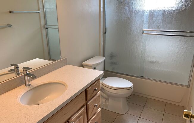 2 beds, 1 bath, $2,795, Unit 1984