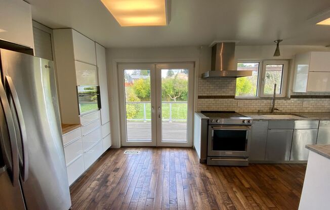 3 beds, 3 baths, $4,100