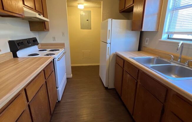 2 beds, 1.5 baths, 900 sqft, $715, Unit 34