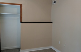 Cozy 2 Bedroom Apartment with Backyard Patio and Central Air Conditioning in South Side, Pittsburgh, PA