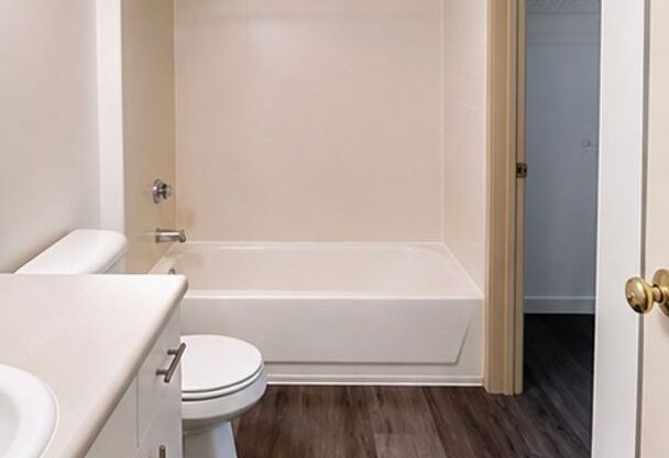 1 bed, 1 bath, 700 sqft, $1,915, Unit 304