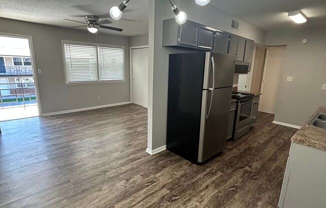 1 bed, 1 bath, 616 sqft, $878, Unit 33