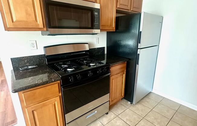 2 beds, 1 bath, 918 sqft, $2,945, Unit 045