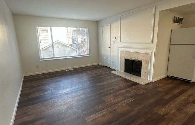 1 bed, 1 bath, 700 sqft, $1,050, Unit 5496-D