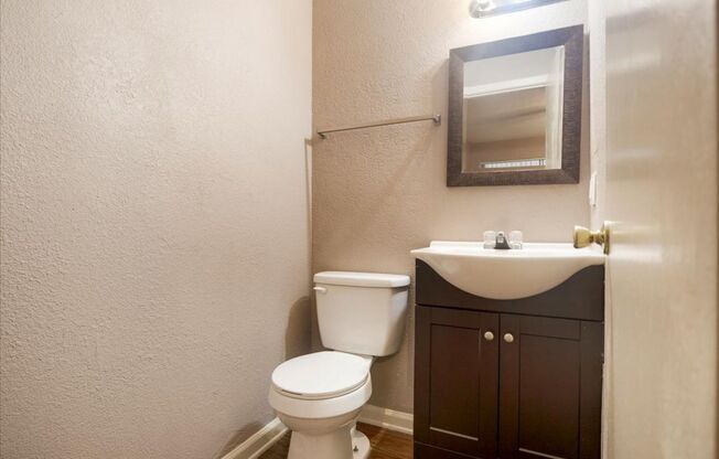 2 beds, 1.5 baths, 825 sqft, $975, Unit 914