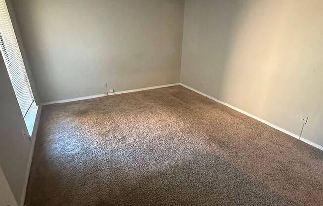 1BD/1BA Condo located in Germantown!