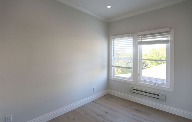 2 beds, 1 bath, $2,200, Unit # 17