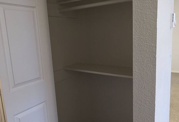 Studio, 1 bath, 350 sqft, $1,025, Unit 105