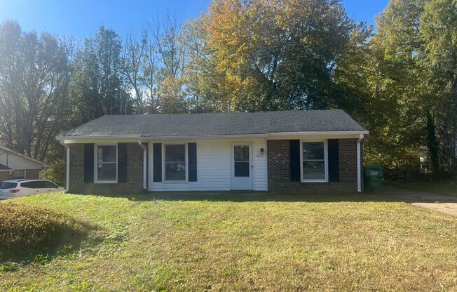 3 bedroom 1.5 bath brick & vinyl ranch on a cul-de-sac