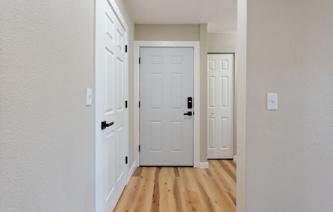 2 beds, 1 bath, 864 sqft, $1,395, Unit #20