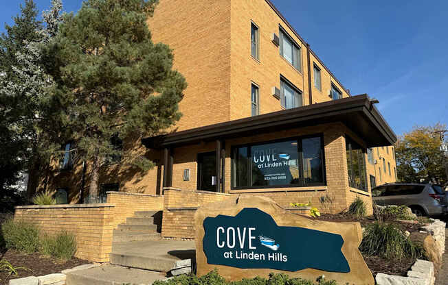 Exterior Building at Cove at Linden Hills, Minnesota