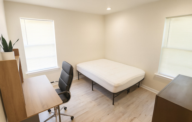 8 beds, 3 baths, $10,400, Unit House