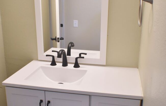 2 beds, 1 bath, 775 sqft, $1,395, Unit 445-27