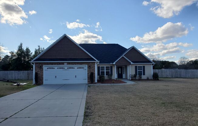 Beautiful 3 bedroom 2 bath home in Gray's Creek!